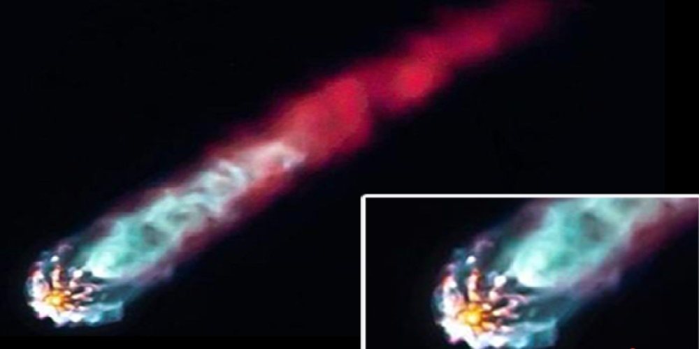 un asteroid care intra in atmosfera pamantului