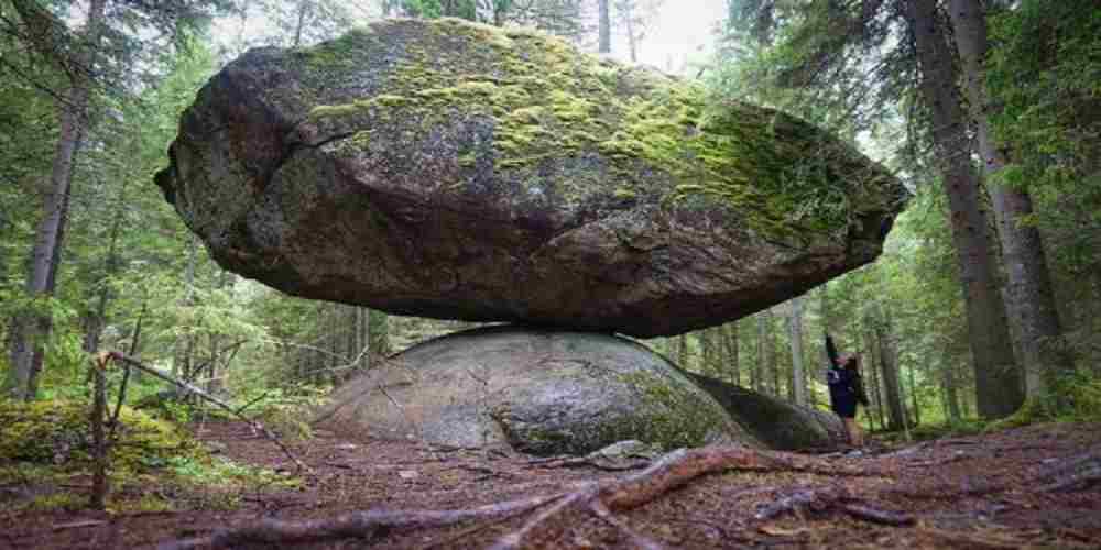 piatra in echilibru de 11 mii de ani