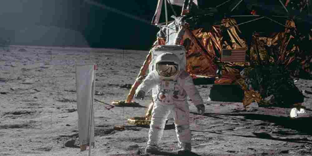 astronautii de pe apollo au auzit un fluier pe luna